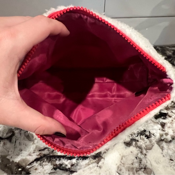 Limited Edition Cozy Plush Fleece Beauty Bag, Assorted VS PINK - Picture 8 of 10